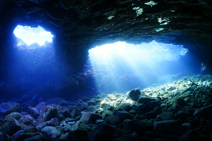 Futo Hall, where sunlight shines into the cave, is beautiful.